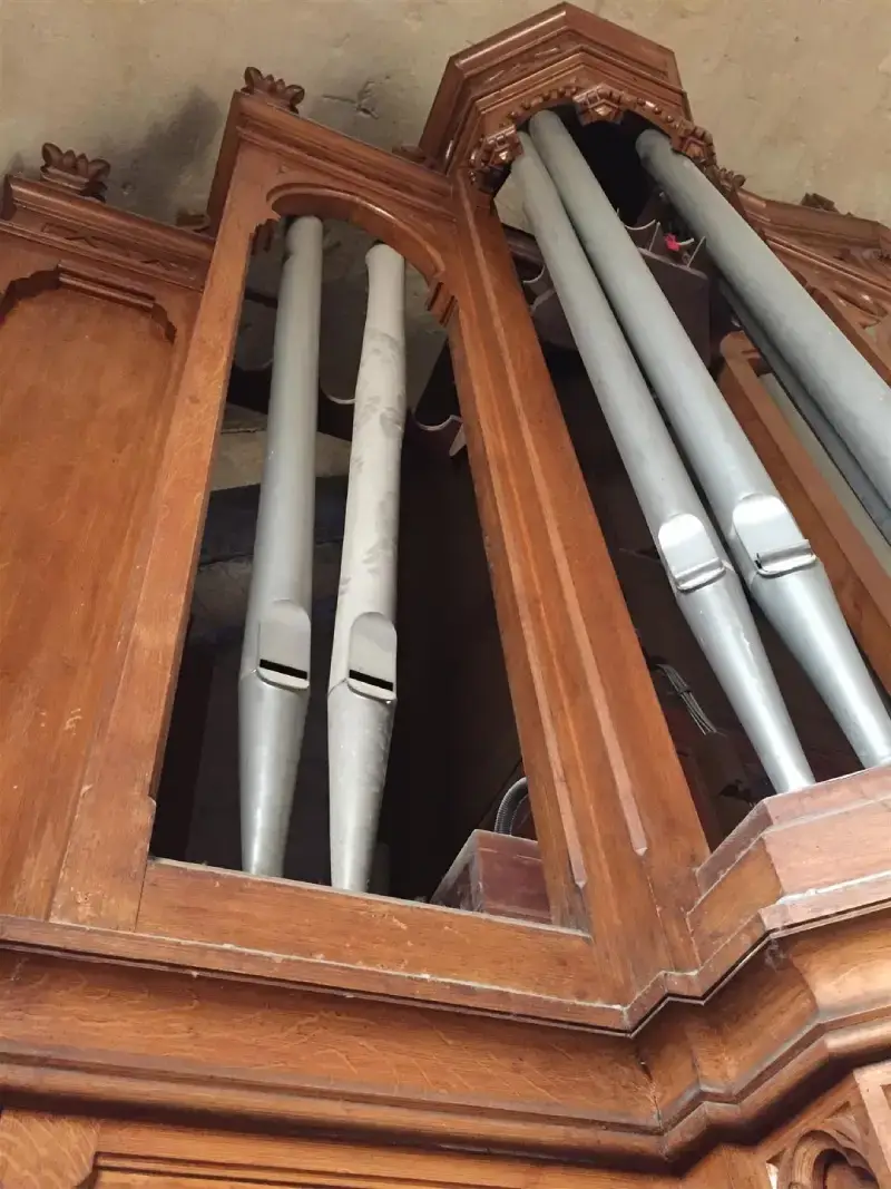 Tuyaux d'orgue abimés